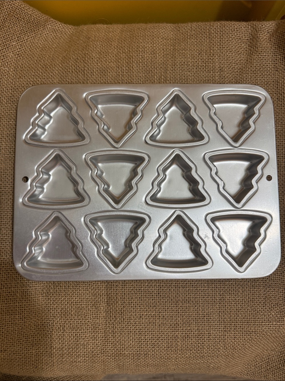 Wilton Silver Tree-Shaped Mini Cake & Brownie Pan - 12 Cavities